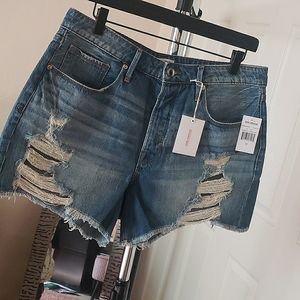 Good American Bombshell Curved Hem Shorts